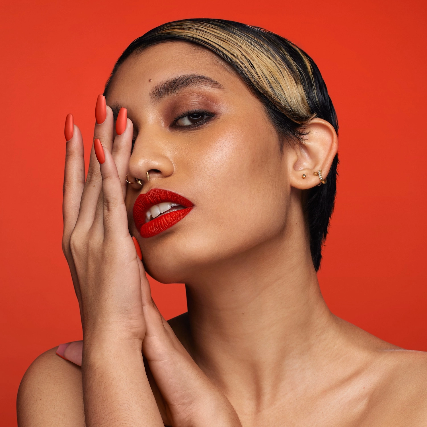 HUDA BEAUTY Liquid Matte Ultra-Comfort Transfer-proof Lipstick - Slaytina (Red Orange) - Image 4