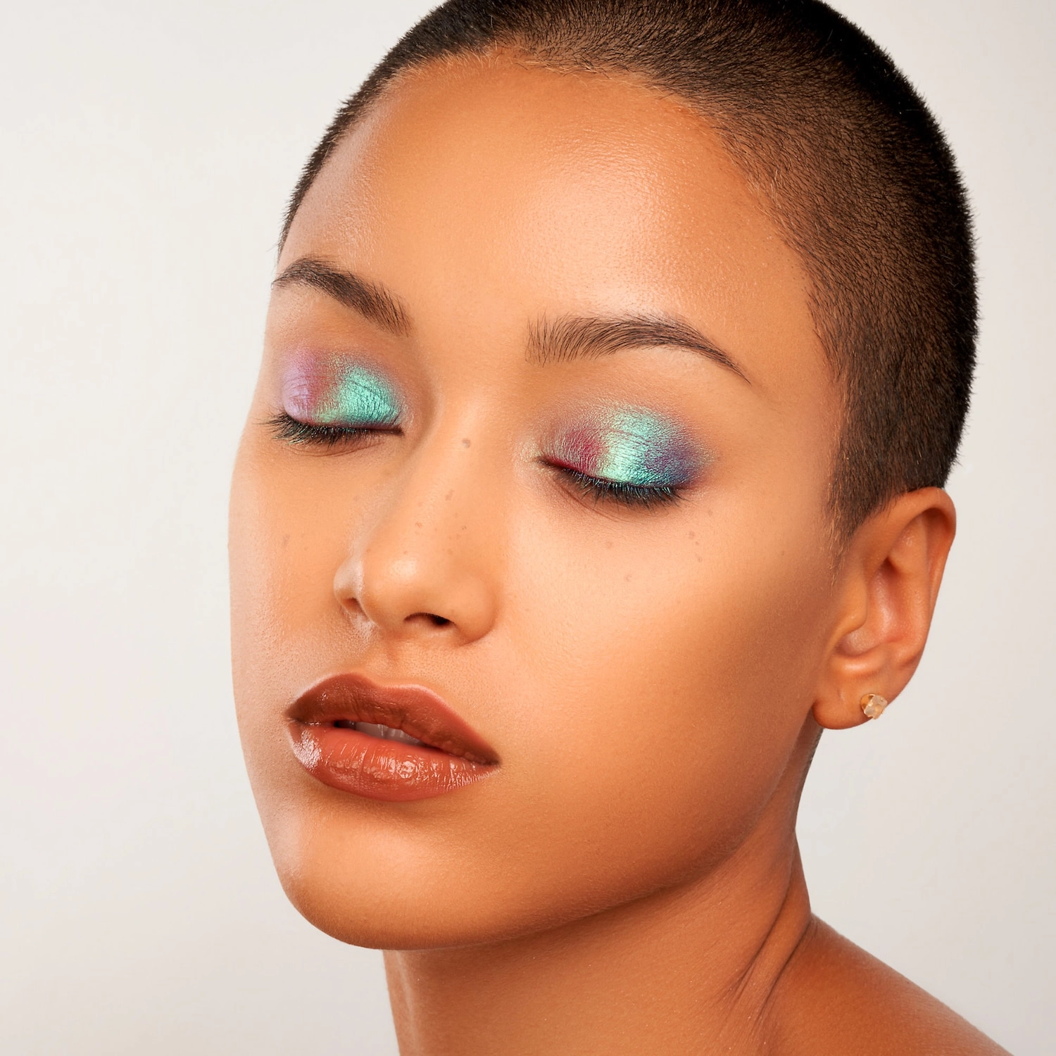 Danessa Myricks Beauty Twin Flames Liquid Eyeshadow Color: Soulmate - Opal Green + Hazelnut - Image 4