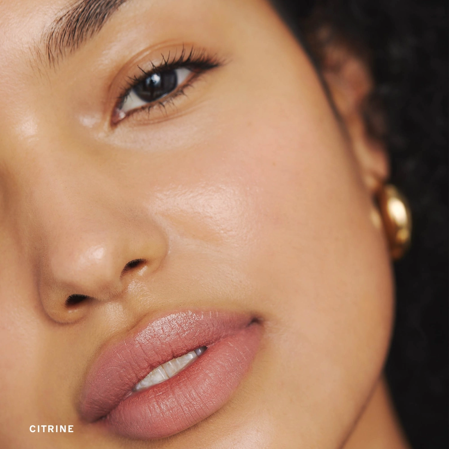 MERIT Day Glow Dewy Highlighting Balm Color: Citrine - Soft Gold Vegan - Image 2