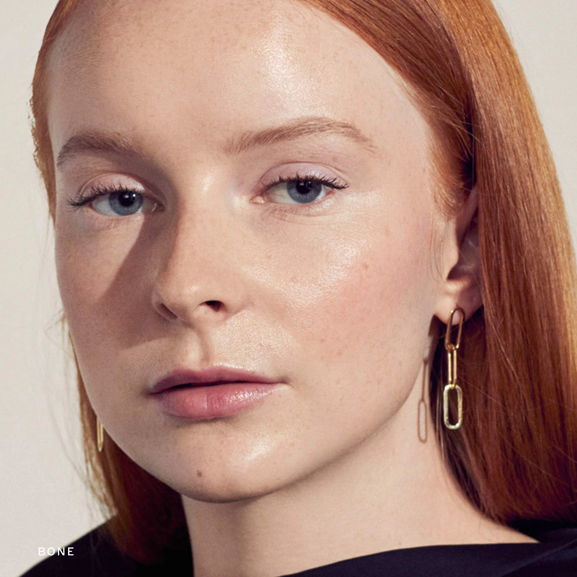 MERIT The Minimalist Perfecting Complexion Foundation and Concealer Stick - Color: Bone - Image 3