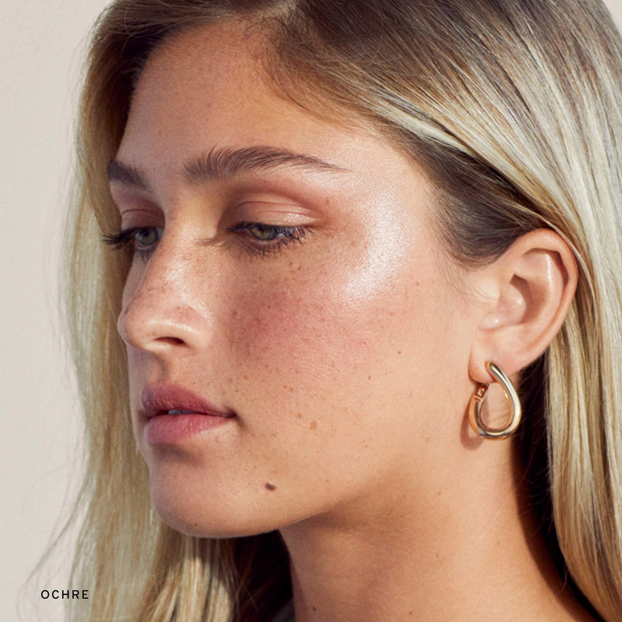MERIT The Minimalist Perfecting Complexion Foundation and Concealer Stick - Ochre (Light Medium with Warm Undertones) - Image 3
