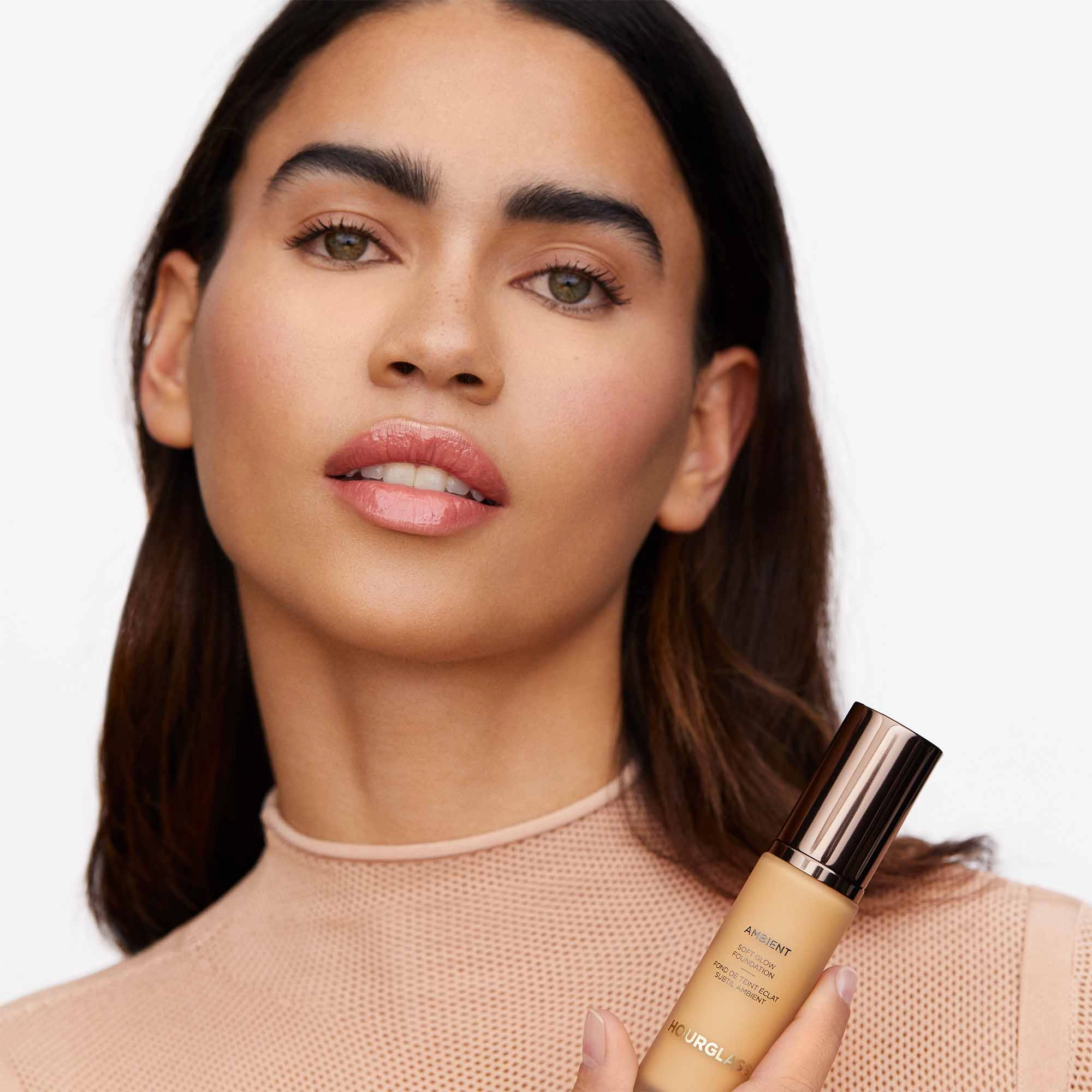 Hourglass Ambient Soft Glow Foundation Color 3.5 - Fair with Warm Undertones - Image 8