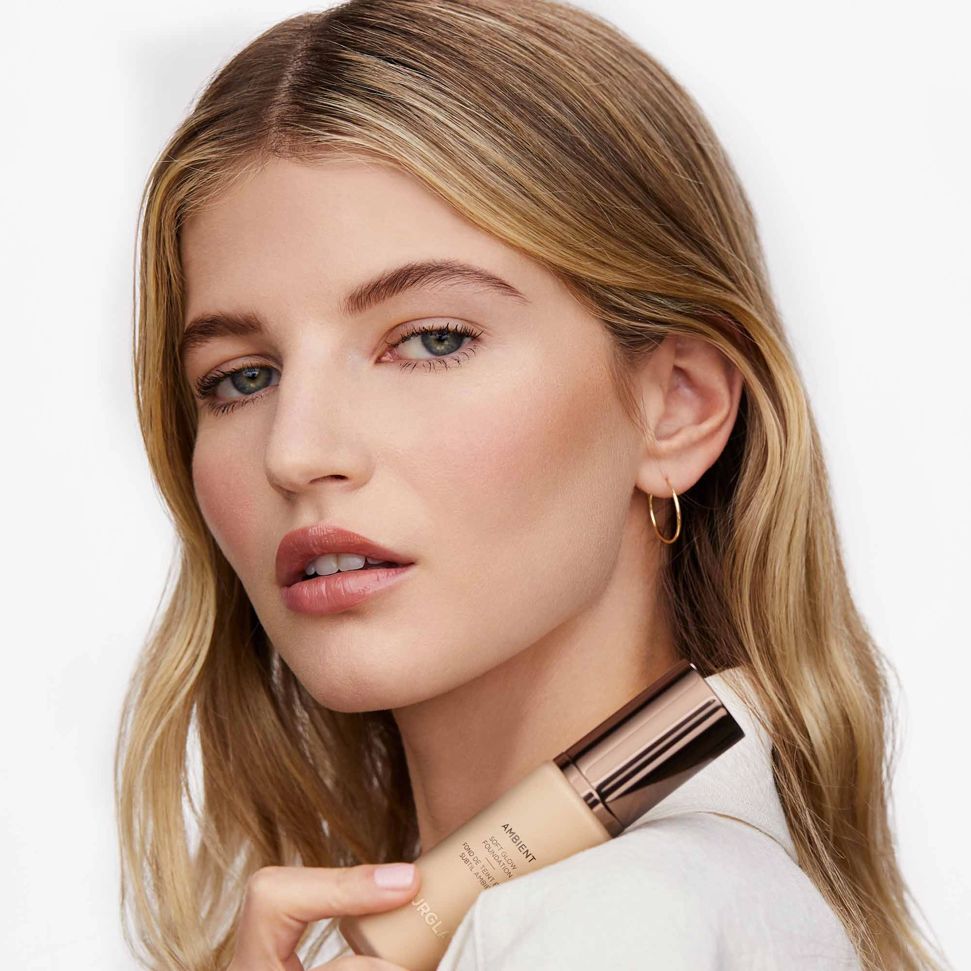 Hourglass Ambient Soft Glow Foundation Color 13 - Medium Deep with Warm Undertones - Image 7