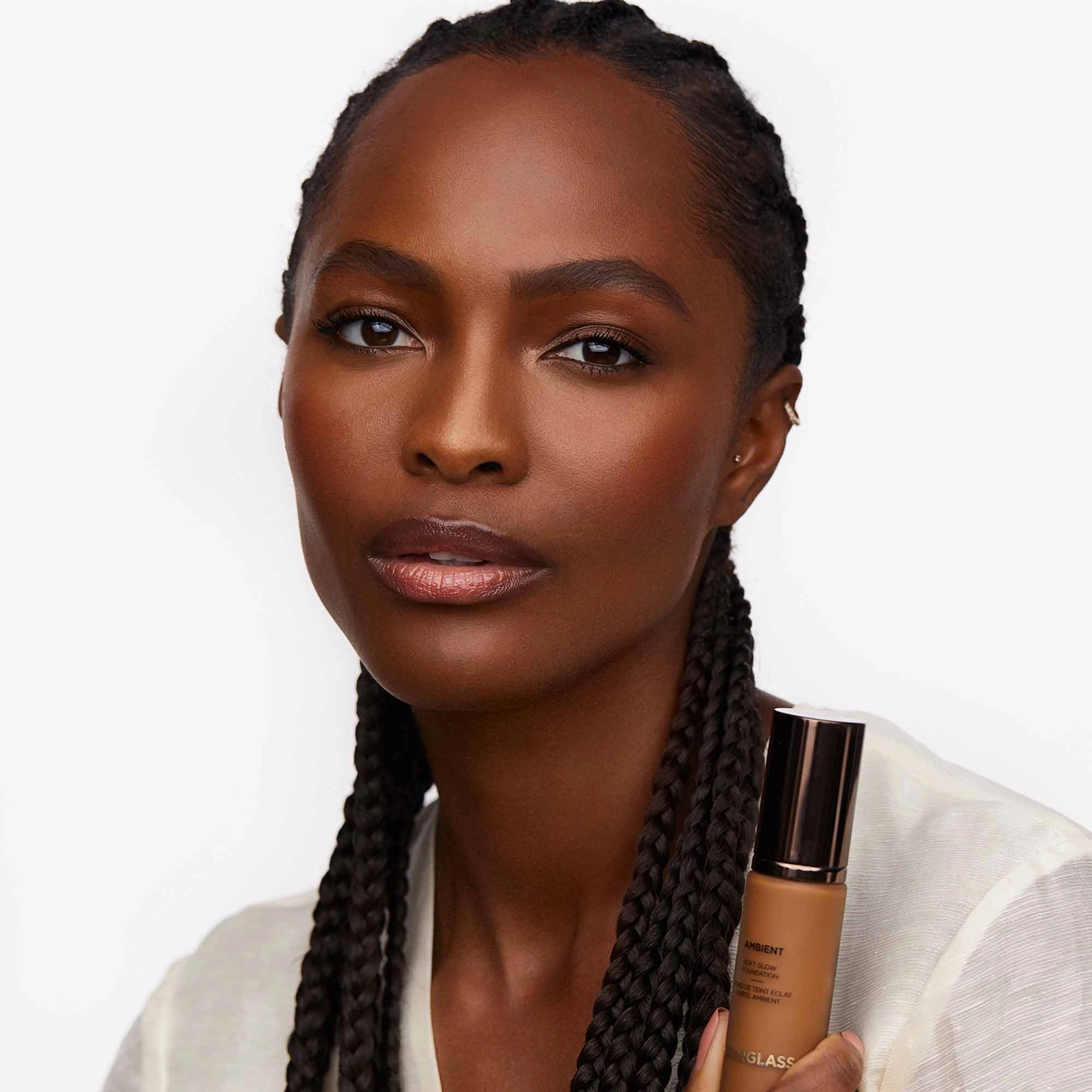 Hourglass Ambient Soft Glow Foundation Color 15 - Deep with Cool Undertones - Image 9