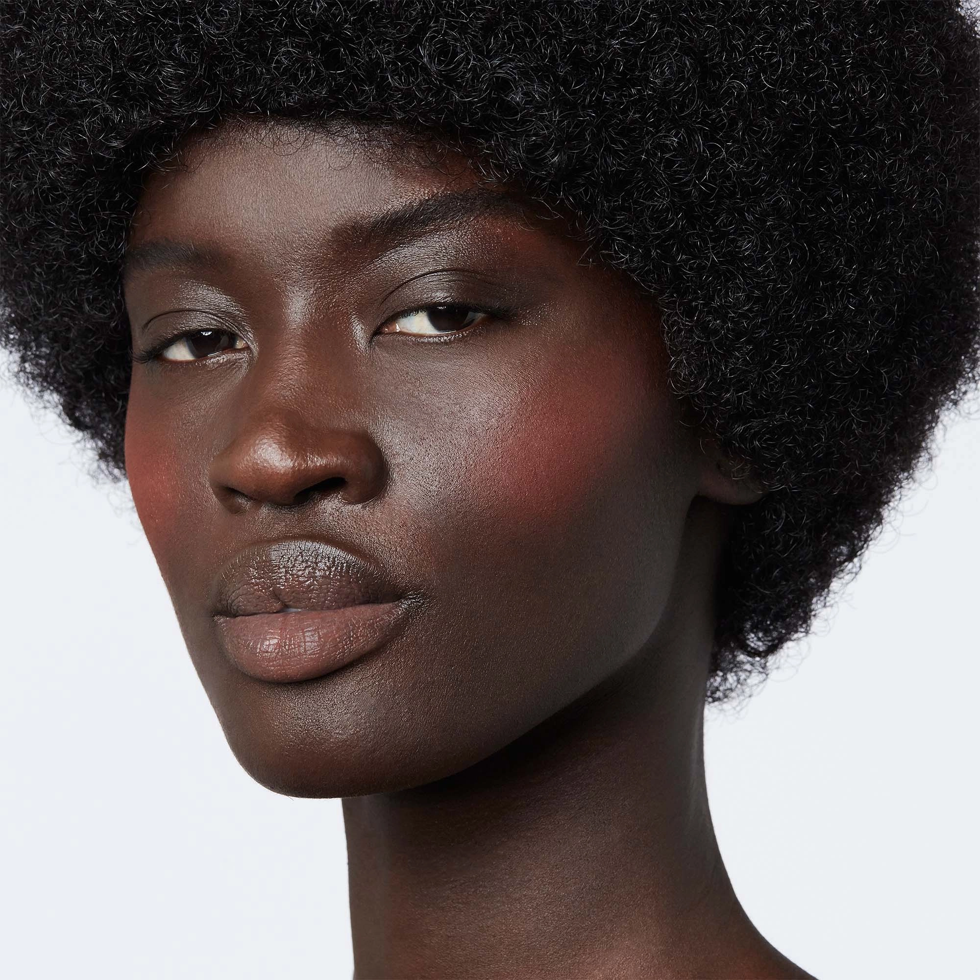 Gucci Luminous Matte Beauty Blush Color: 06 Warm Berry - Image 3