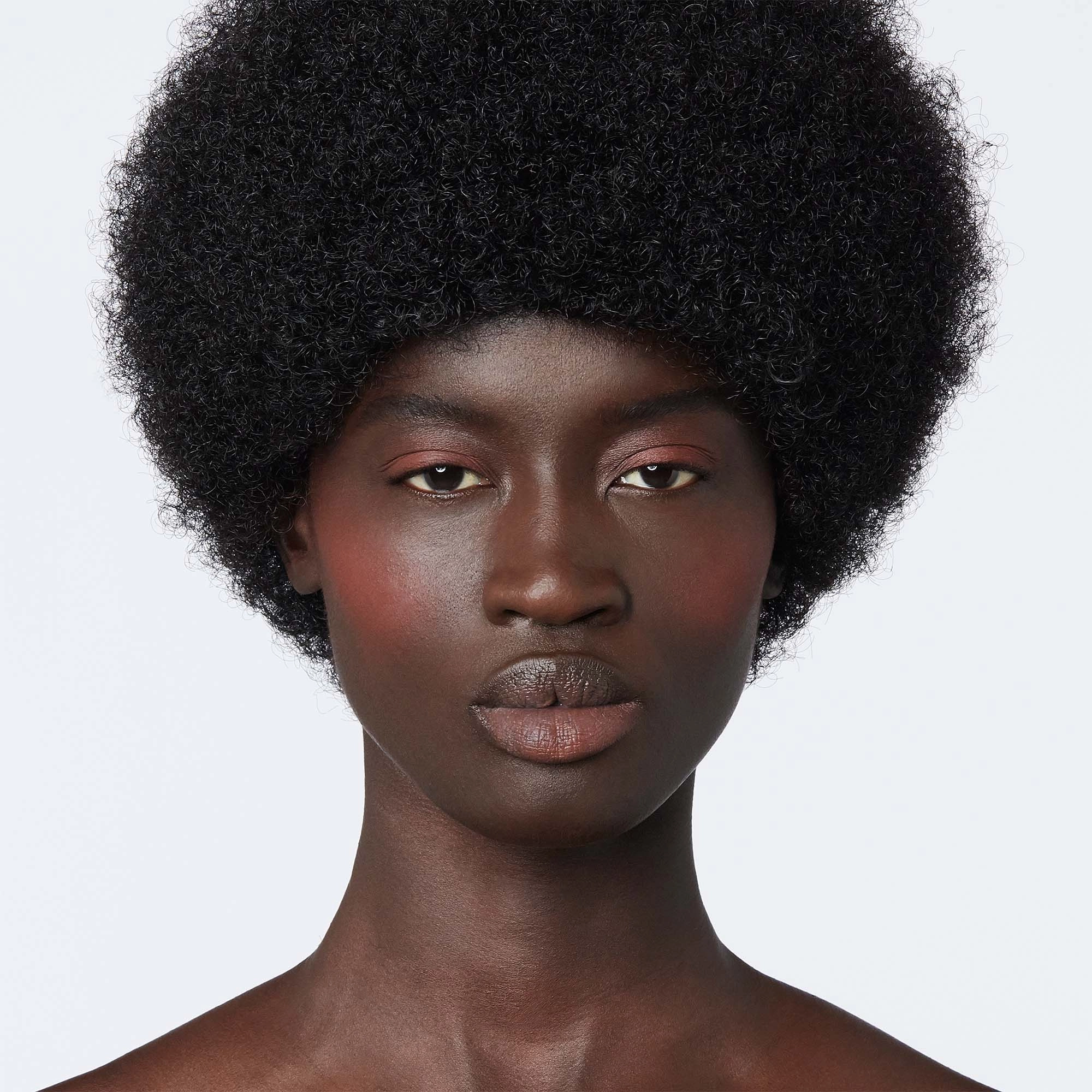Gucci Luminous Matte Beauty Blush Color: 06 Warm Berry - Image 5