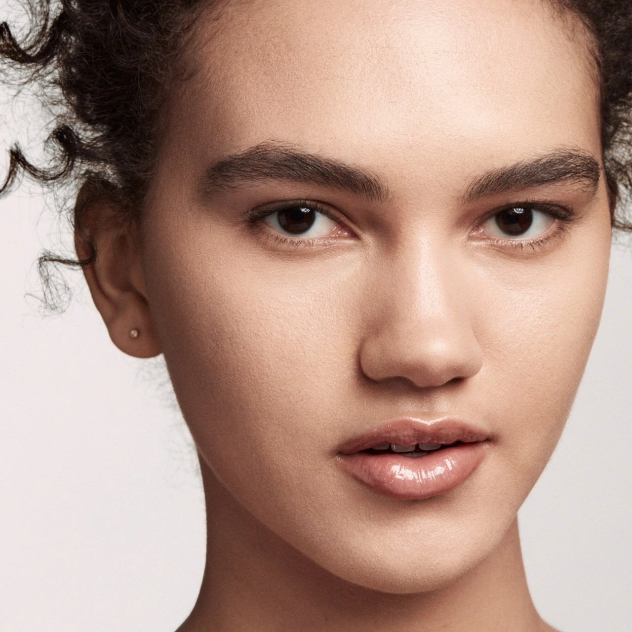 Fenty Beauty Pro Filt'r Soft Matte Longwear Liquid Foundation 225 - Neutral Olive - Image 4