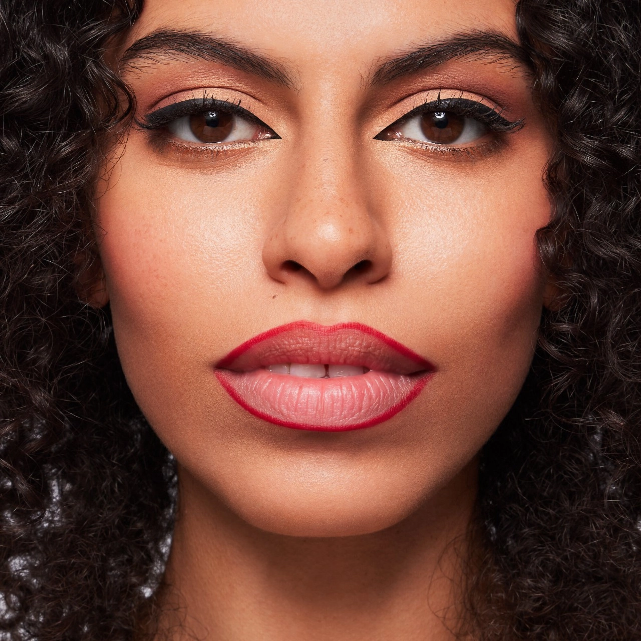 GXVE BY GWEN STEFANI Anaheim Line Clean Waterproof Lip Liner - Scarlet Red - Image 5