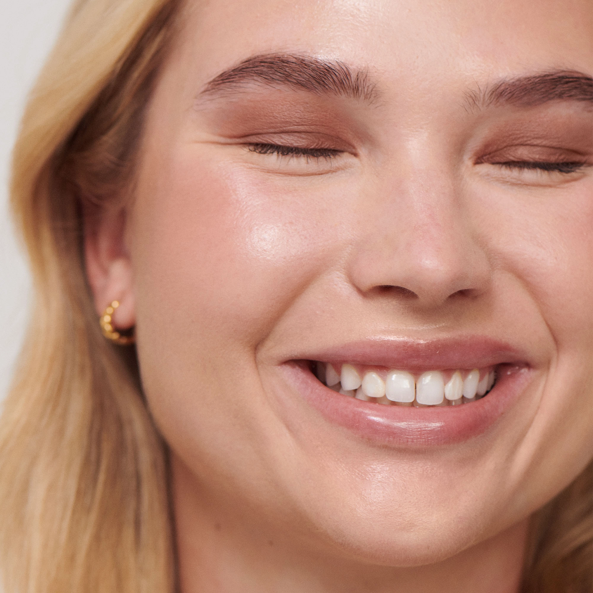 ILIA Liquid Powder Eye Shadow Tint - Color: Tannin - Image 5