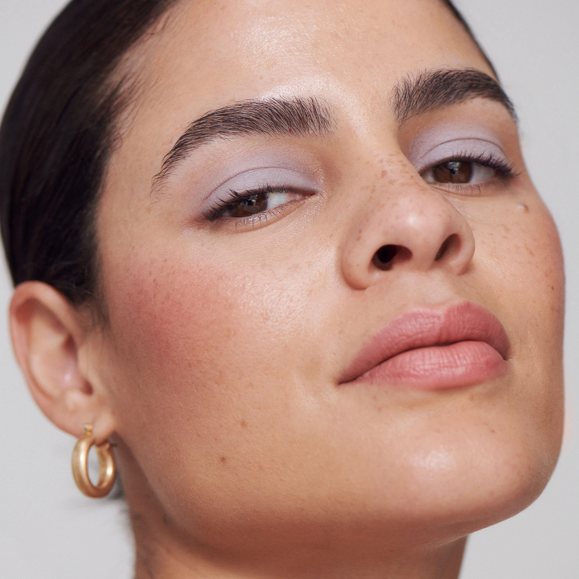 ILIA Liquid Powder Eye Shadow Tint in Dove Gray - Image 5