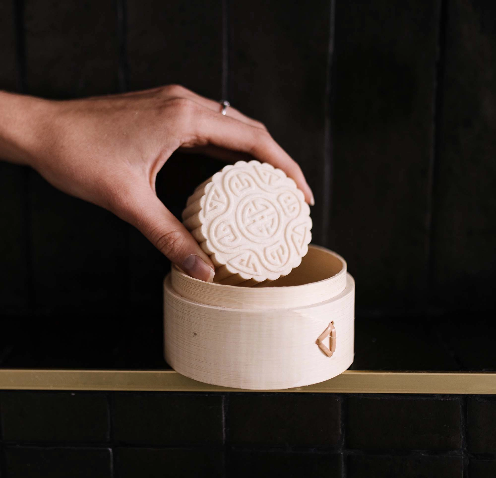 Viori Hair Shampoo & Conditioner Bar Set with Bamboo Holder Set Type: Native Essence - Image 11