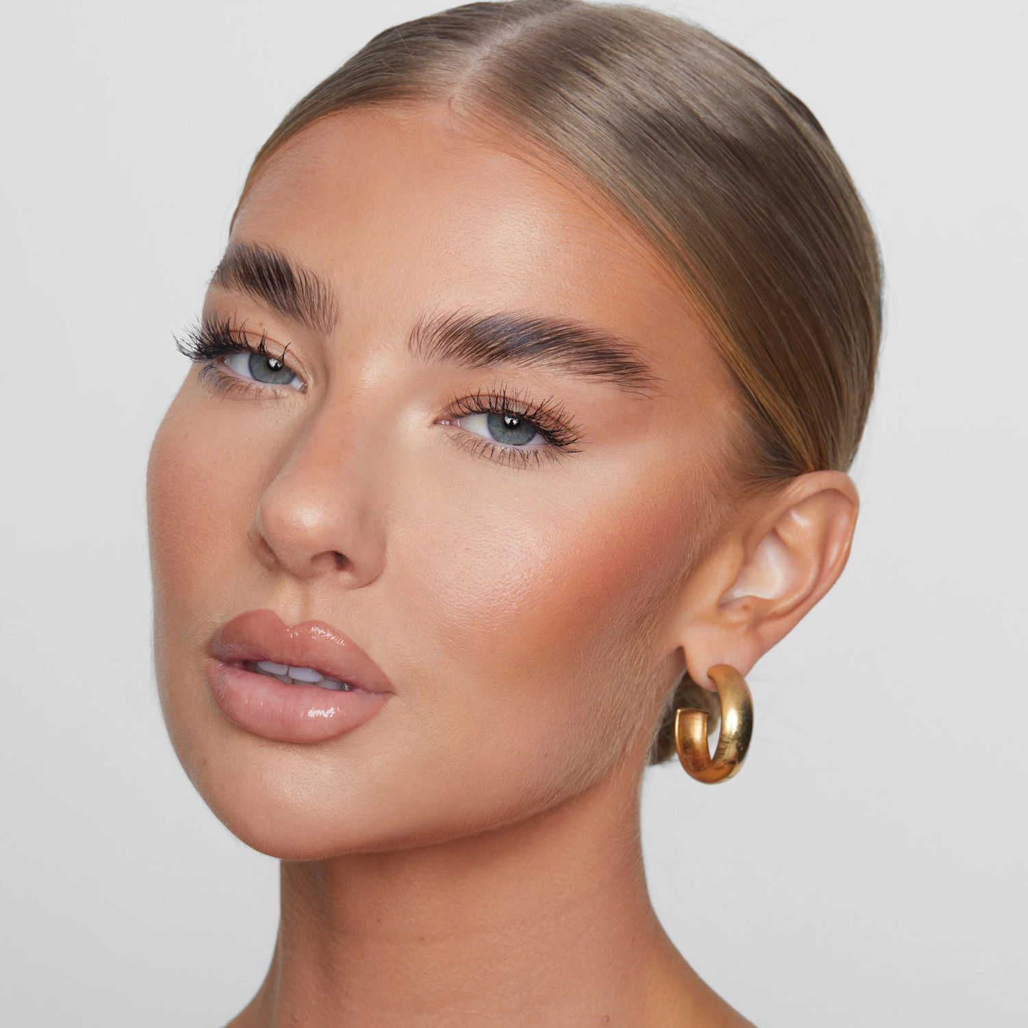 REFY Skin Finish Water Based Loose Setting Powder Color: 01 - Light Medium - Image 4