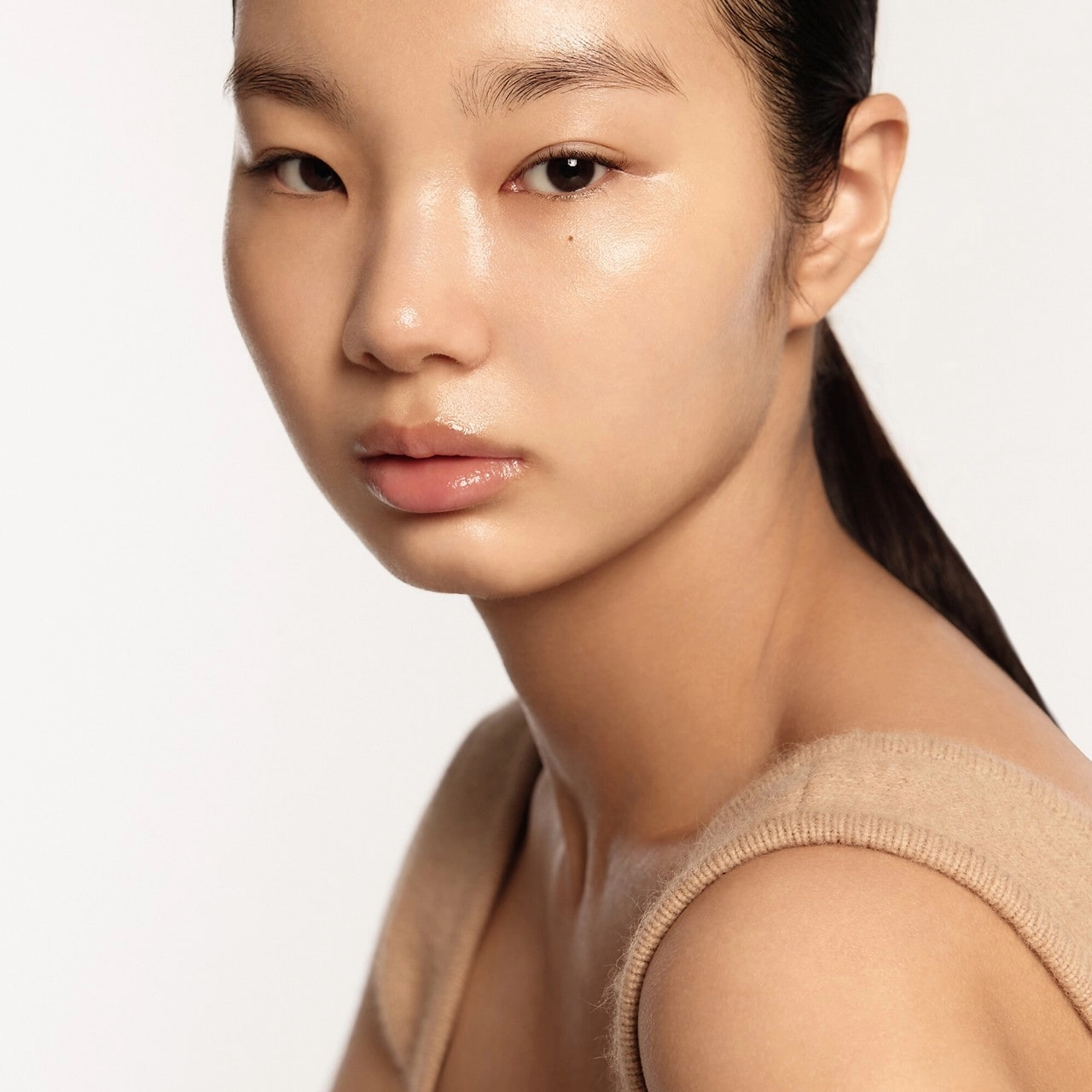 Sulwhasoo Mini Concentrated Ginseng Renewing Serum 0.5 oz / 15 mL - Hydrating Serum for Firmness and Anti-Aging - Image 11