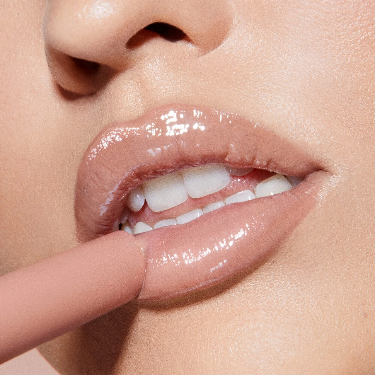 MAKEUP BY MARIO MoistureGlow™ Plumping Lip Serum - Nude Glow, Vegan, High Shine Finish - Image 2