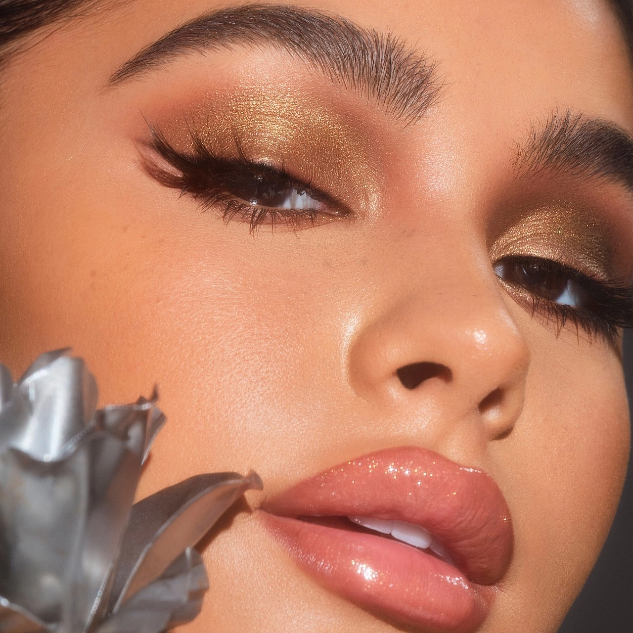 Anastasia Beverly Hills Rose Metals Eyeshadow Palette - Image 5