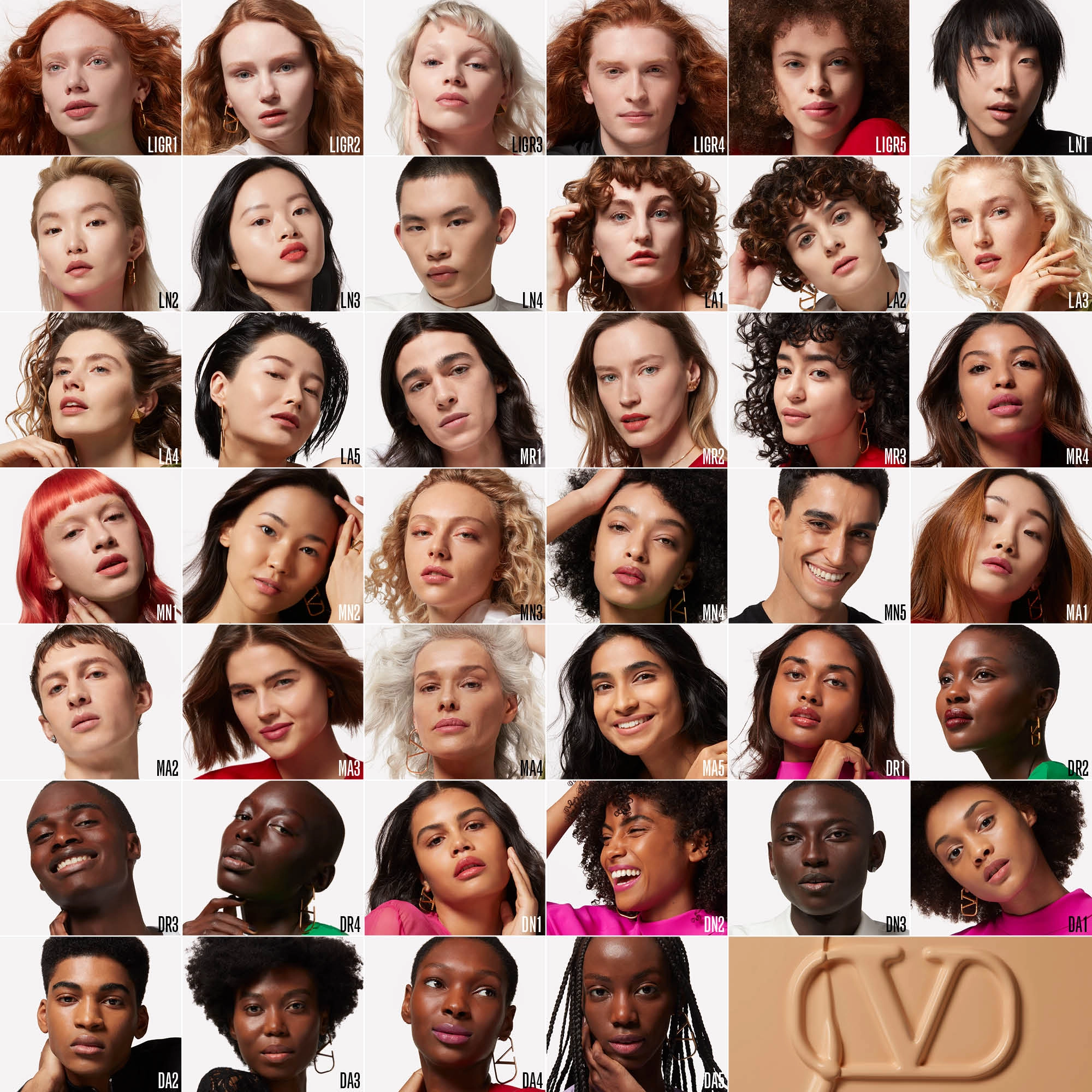 Valentino Very Valentino 24 Hour Long Wear Liquid Foundation Color: LA2 - Light Ambra 2 (Warm) - Image 4