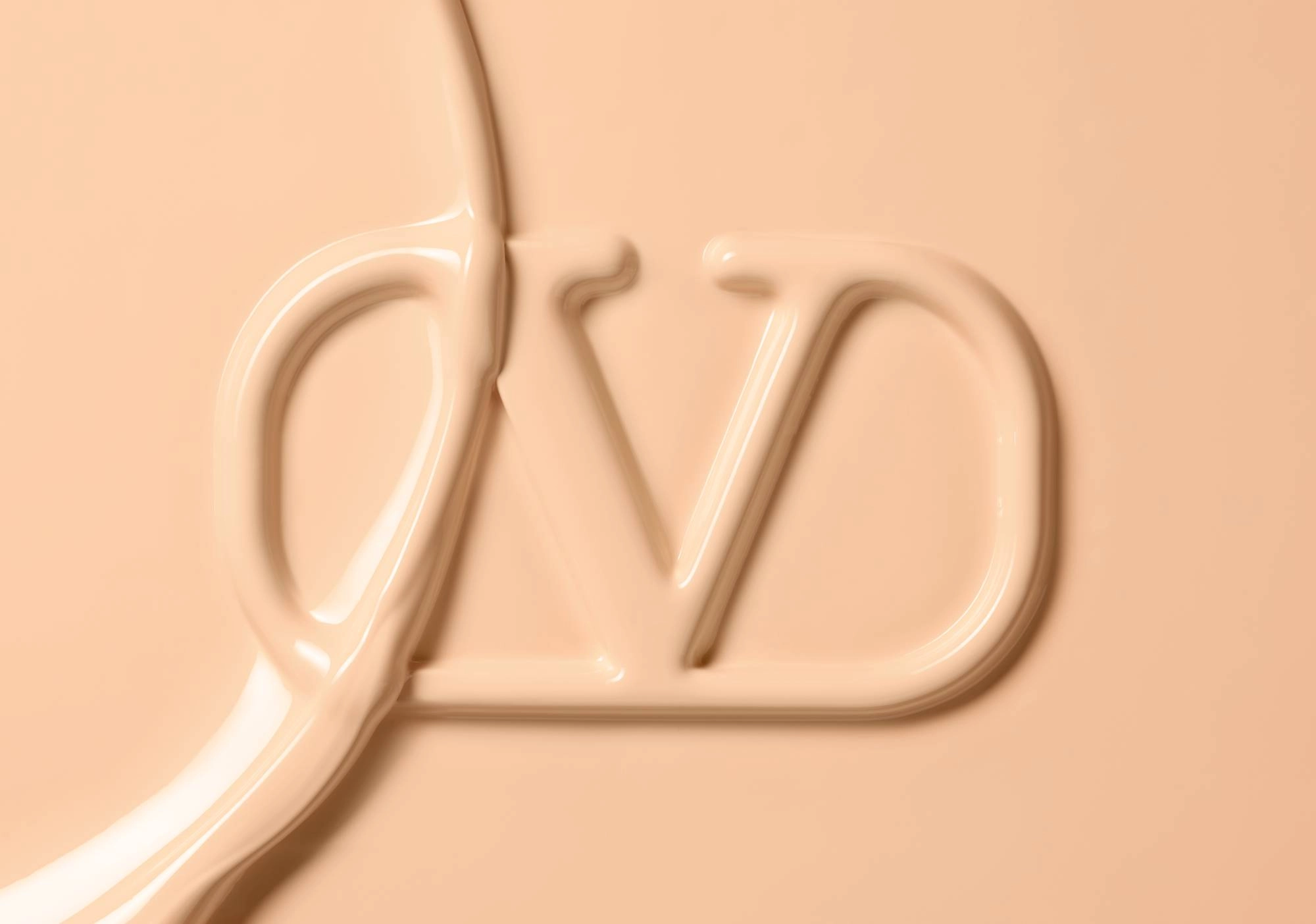 Valentino Very Valentino 24 Hour Long Wear Liquid Foundation LR1 - Light Rosa 1 (Cool) - Image 2