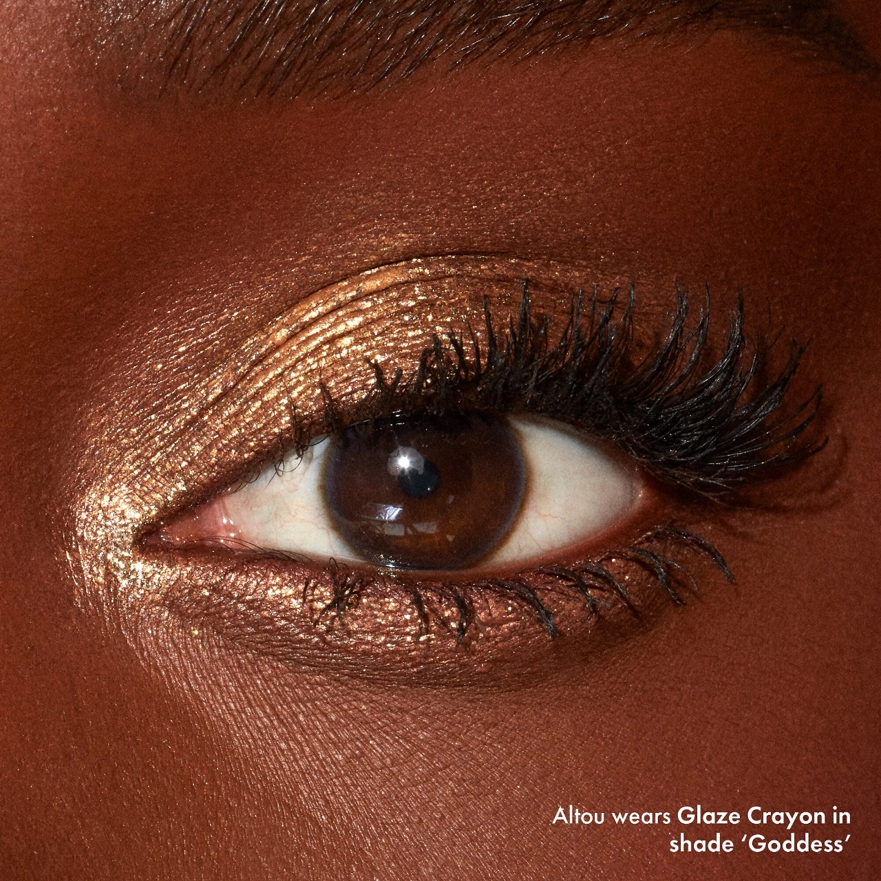 Iconic London Glaze Dual Ended Eyeshadow Crayon in Goddess - Gold with Antique Gold Glitter - Image 2