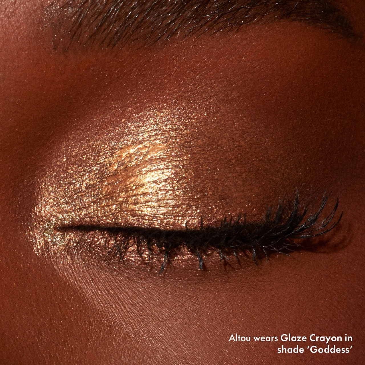 Iconic London Glaze Dual Ended Eyeshadow Crayon in Goddess - Gold with Antique Gold Glitter - Image 3