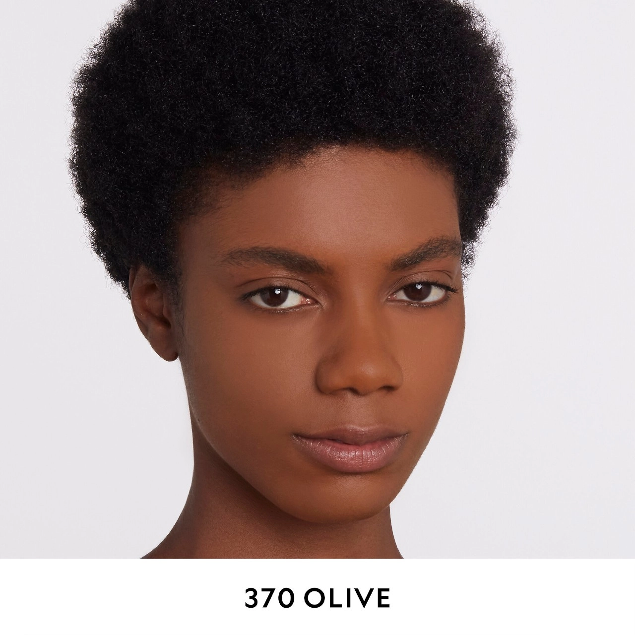 Gucci Éternité De Beauté 24 Hour Full Coverage Luminous Matte Finish Foundation Color: 370O - Medium with Olive Undertones - Image 3