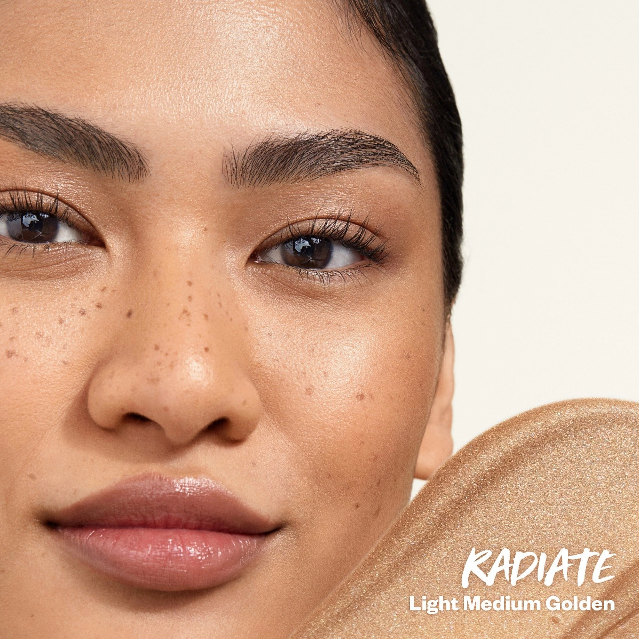 Kosas Glow I. V. Vitamin-Infused Skin Illuminating Enhancer Color: Radiate - light medium golden Radiant Finish - Image 2