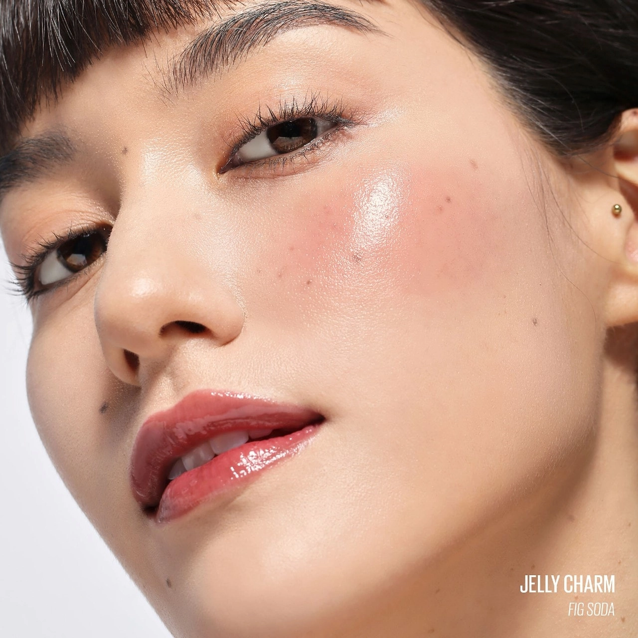 Kaja Jelly Charm Glazed Lip Stain & Blush With Keychain Color: 04 Fig Soda - Rosy Brown - Image 4