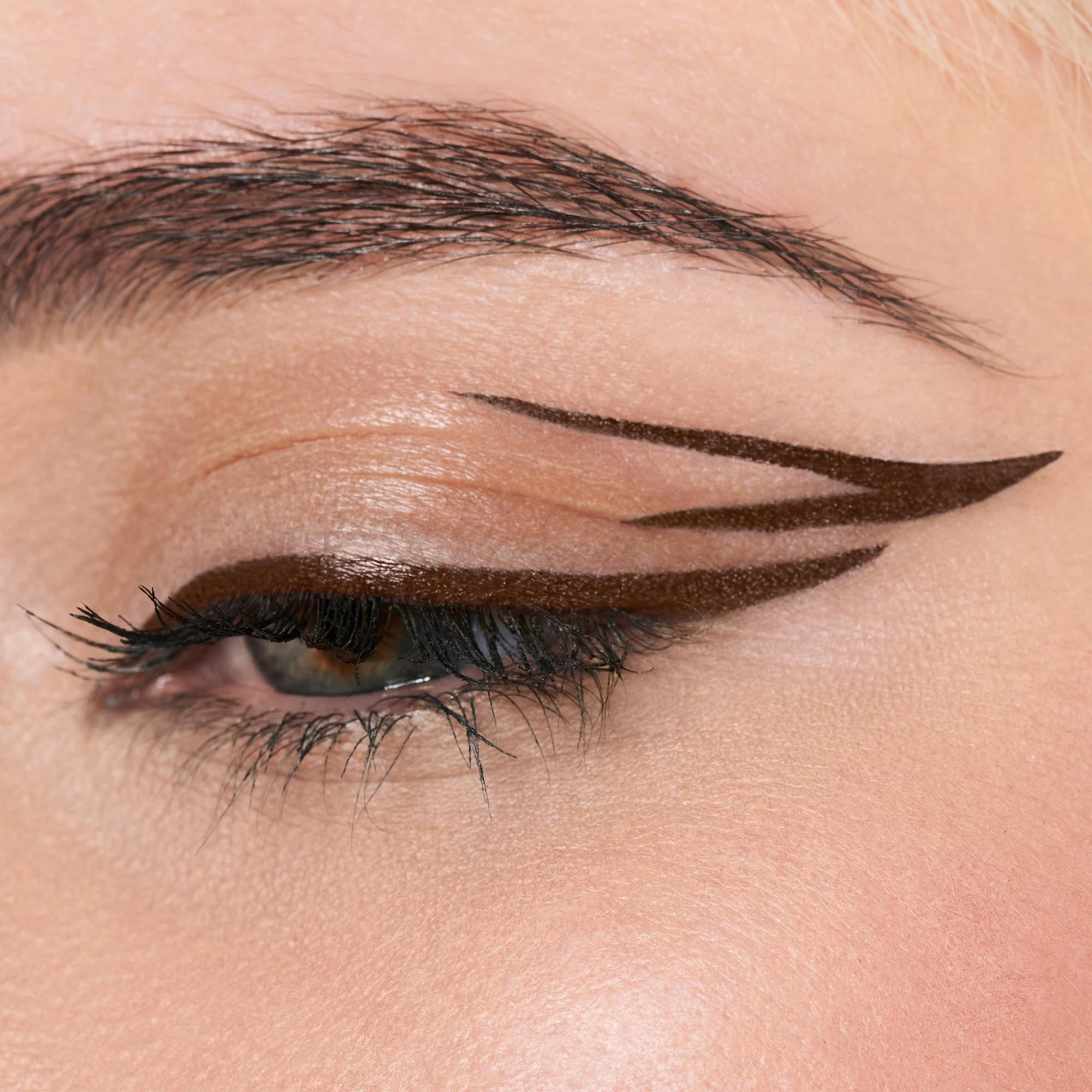 Urban Decay 24/7 Inks Easy Ergonomic Liquid Eyeliner Pen Color: Whiskey - Matte Dark Brown, Brush Tip - Image 7