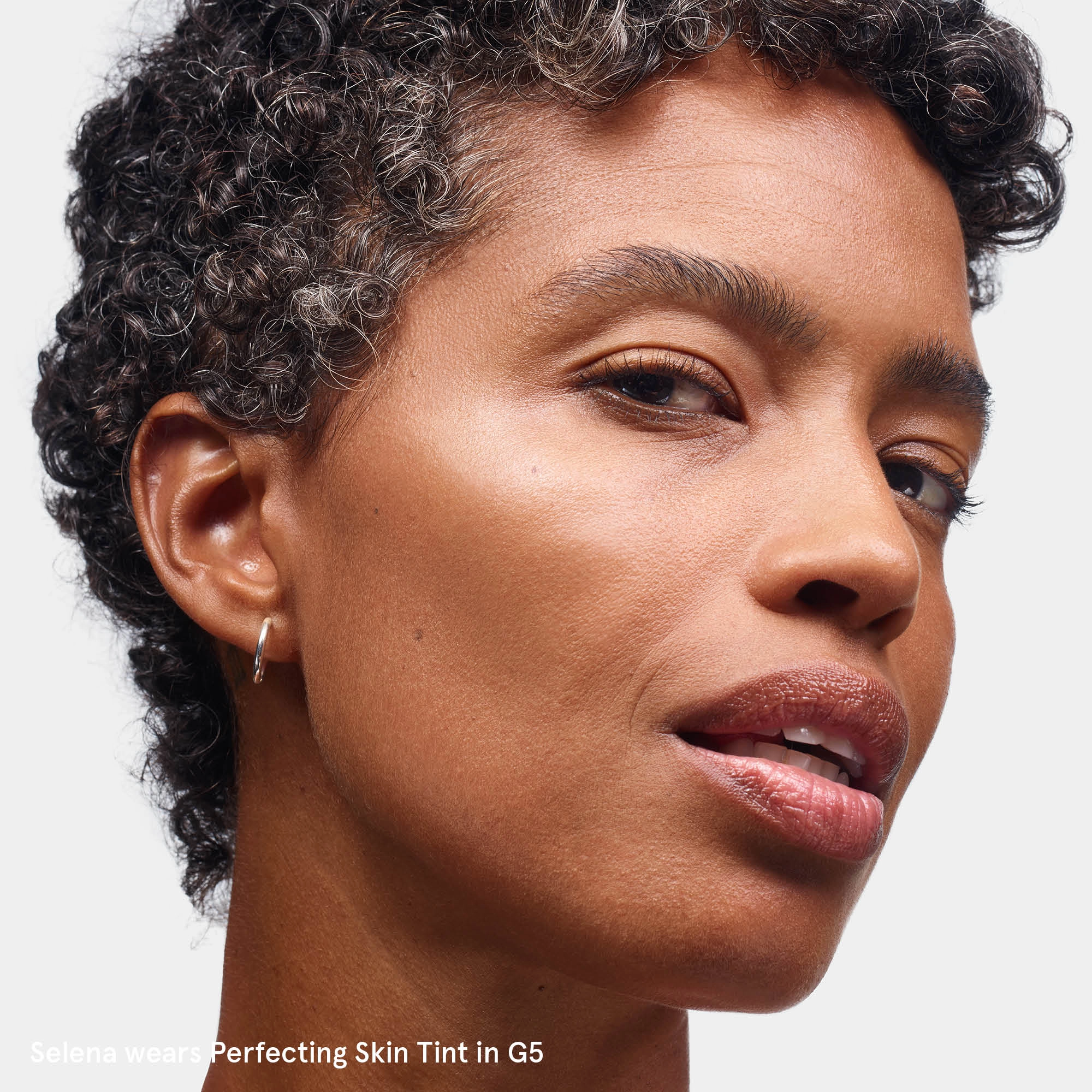 Glossier Perfecting Skin Tint G5 - Deep Warm - Image 5