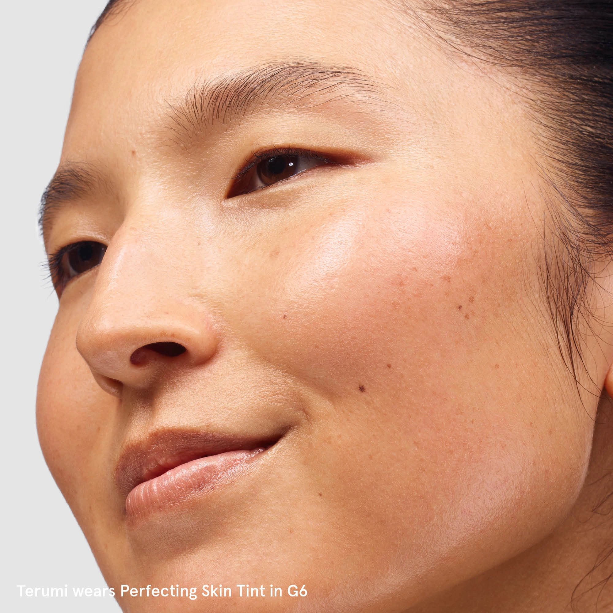 Glossier Perfecting Skin Tint G6 - Deep Dewy Sheer Coverage - Image 6