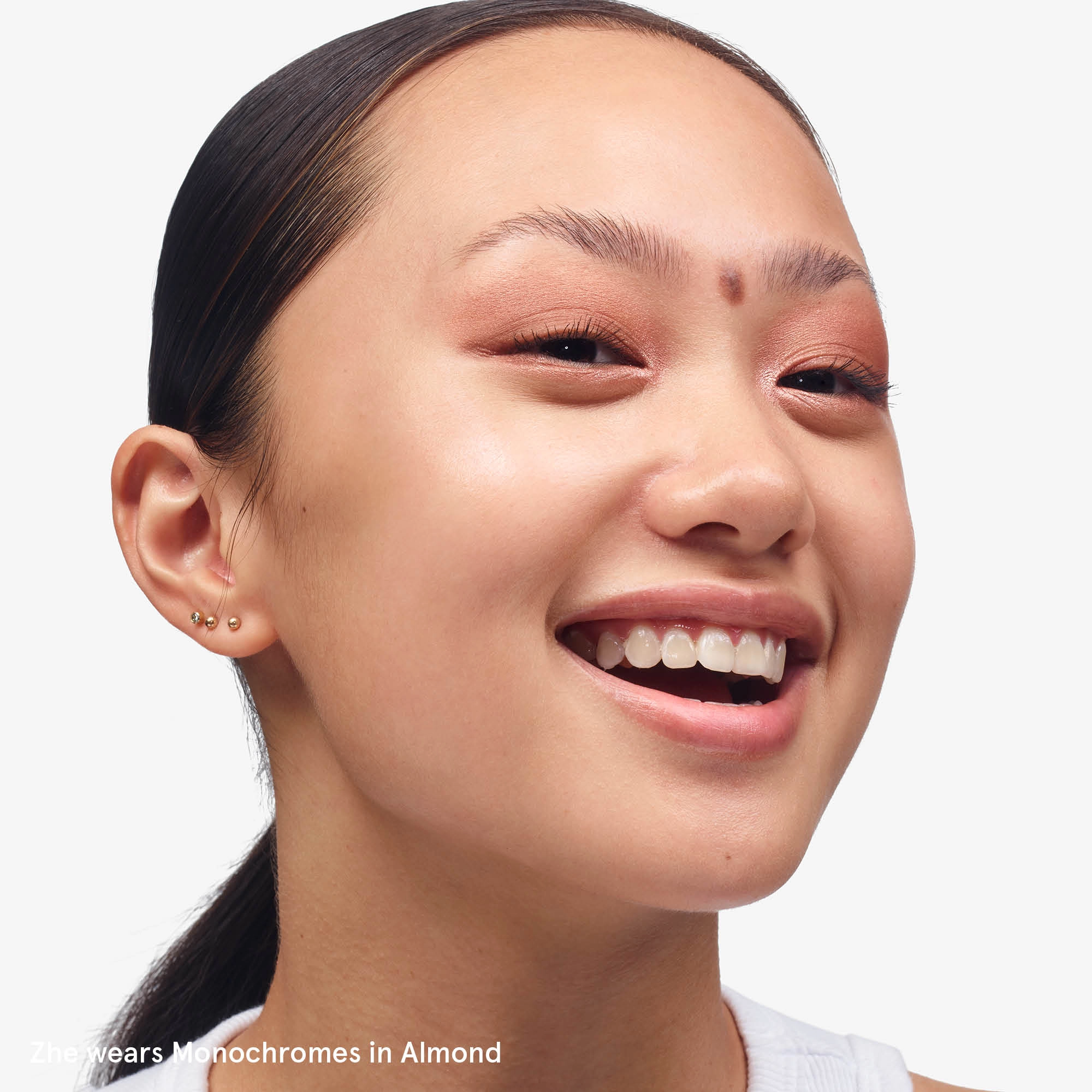 Glossier Monochromes Essential Eyeshadow Trio Palette Color: Almond - Image 2