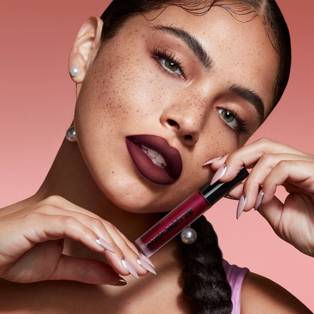 Morphe Soulmatte Velvet Lip Mousse - Compatible Rich Plum - Image 6