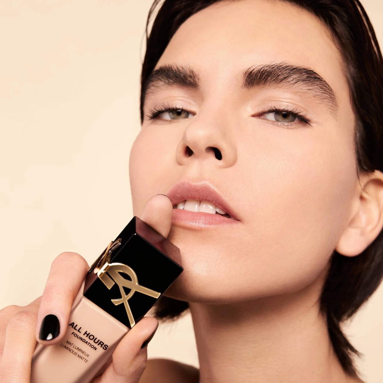 Yves Saint Laurent All Hours Foundation MN6 - Medium Neutral 6 Liquid Formula - Image 3