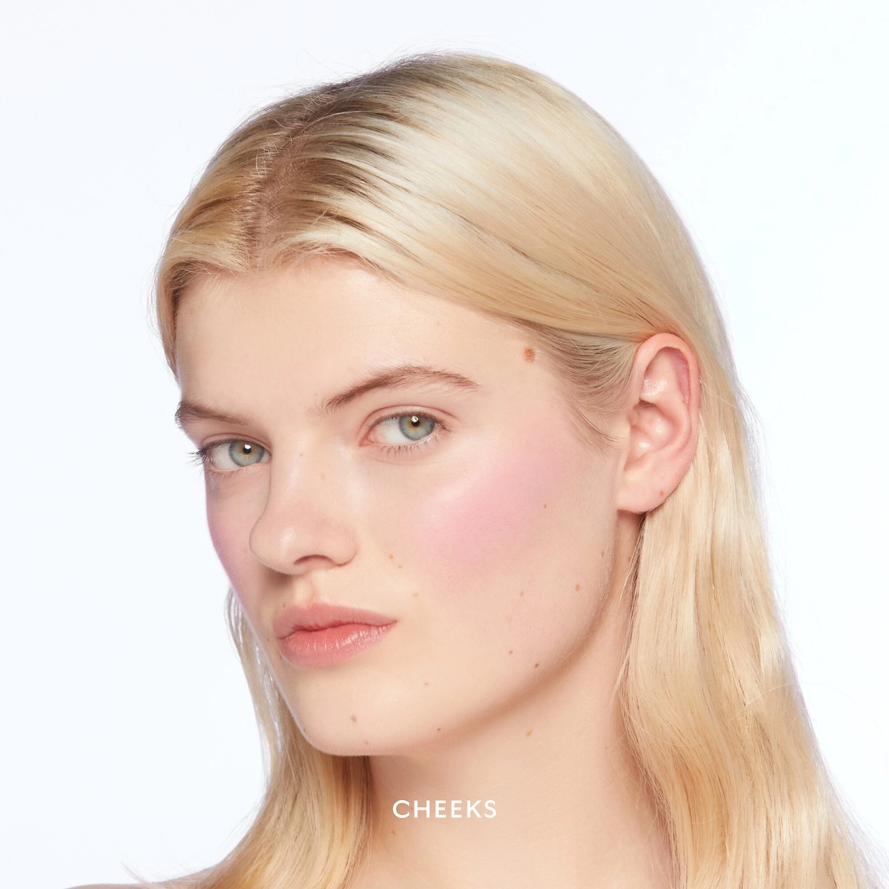 Gucci Luminous Matte Beauty Blush 07 - True Pink Hyaluronic Acid Pressed Powder - Image 4