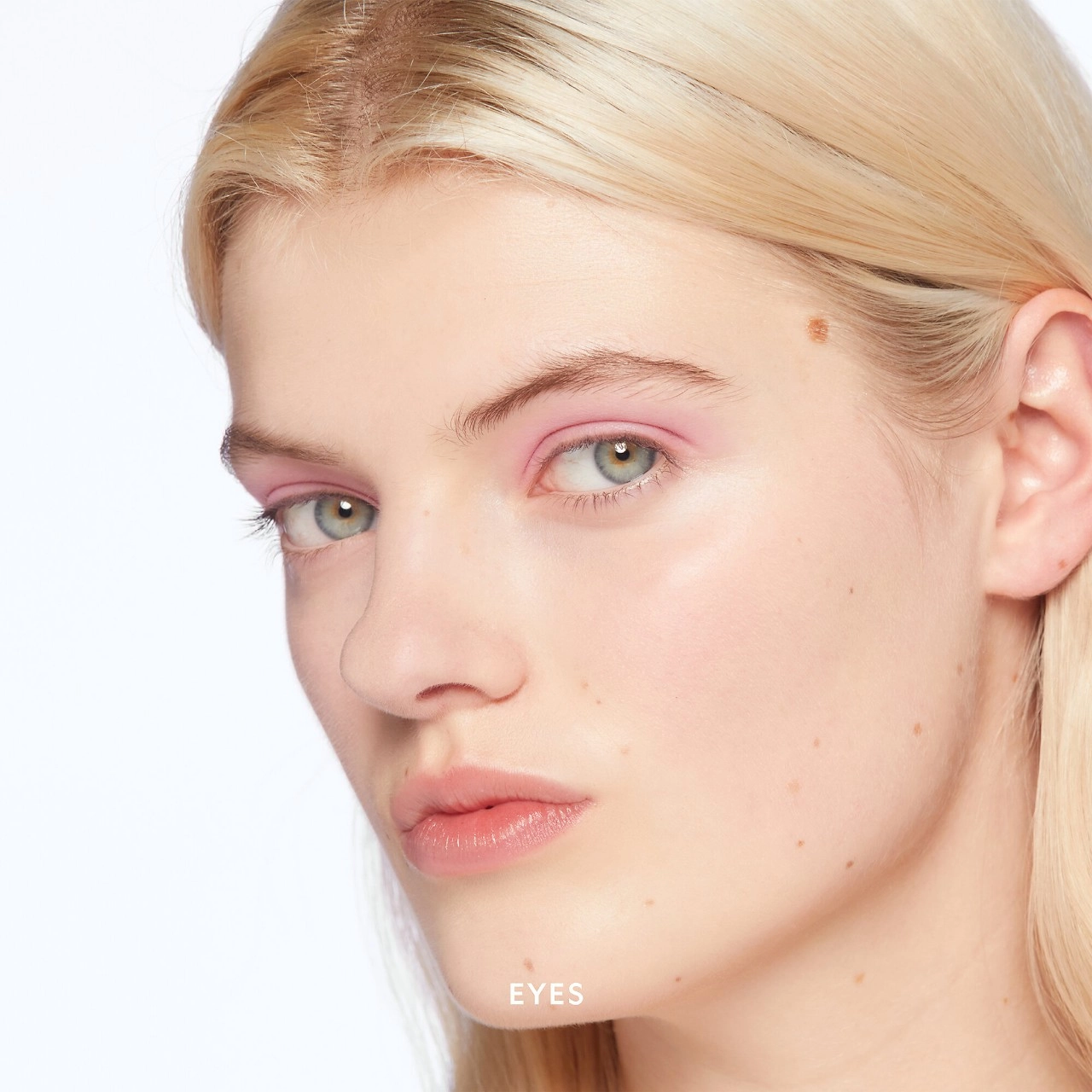 Gucci Luminous Matte Beauty Blush 07 - True Pink Hyaluronic Acid Pressed Powder - Image 5