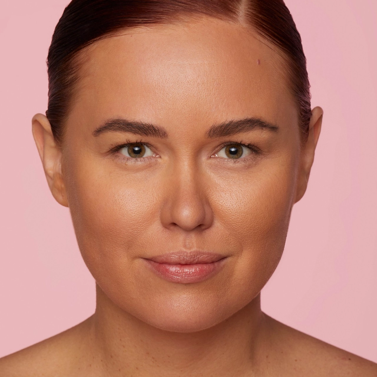 LAWLESS Skin-Smoothing Talc-Free Perfecting Powder Color: Medium - Medium to Tan - Image 4