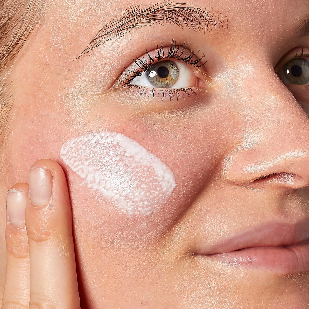 Kiehl's Since 1851 Super Fluid Daily UV Defense Sunscreen Broad Spectrum SPF 50+ - 4.2 oz / 125 mL - Image 4