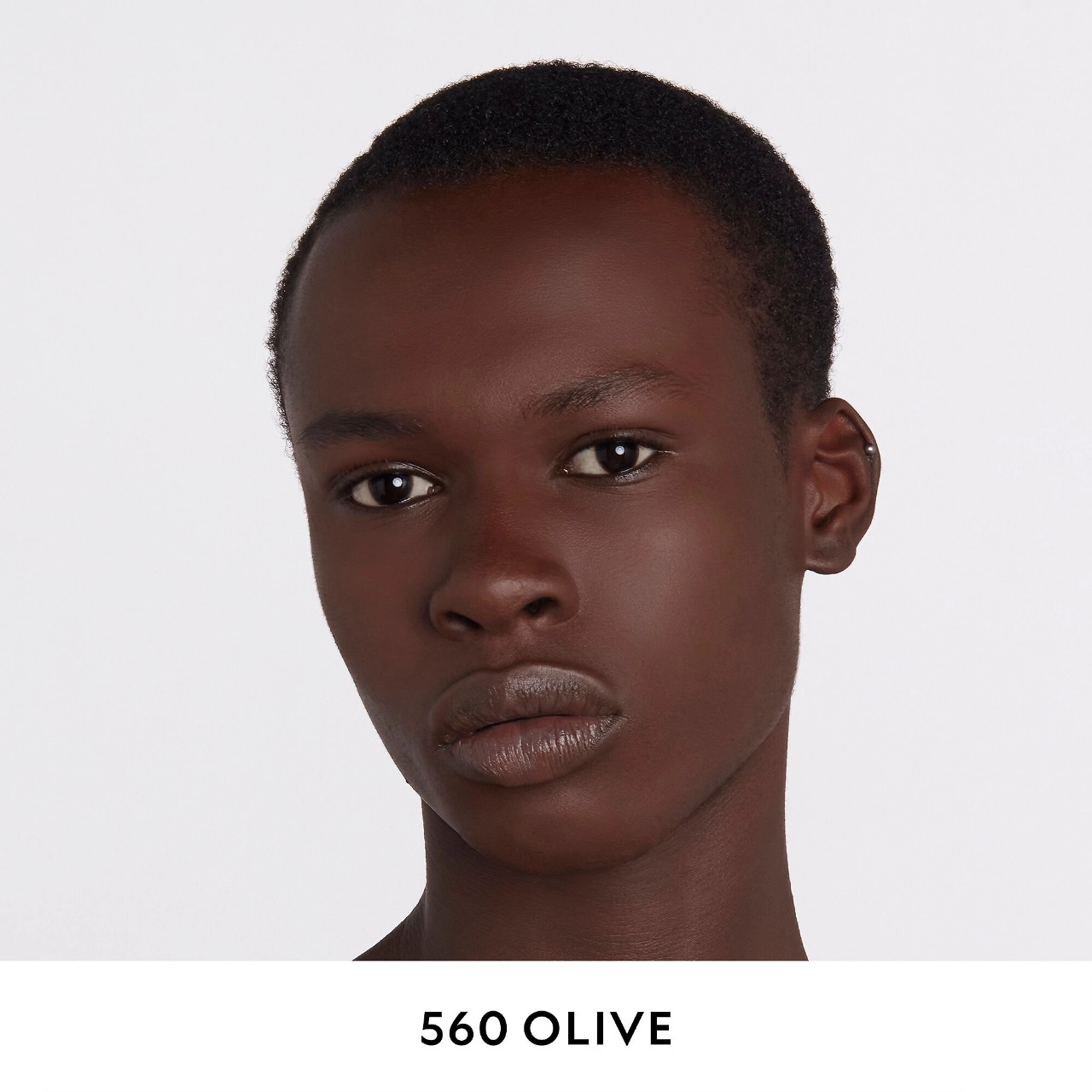Gucci Éternité De Beauté 24 Hour Full Coverage Luminous Matte Finish Foundation Color 560O - Deep with Olive Undertones - Image 4