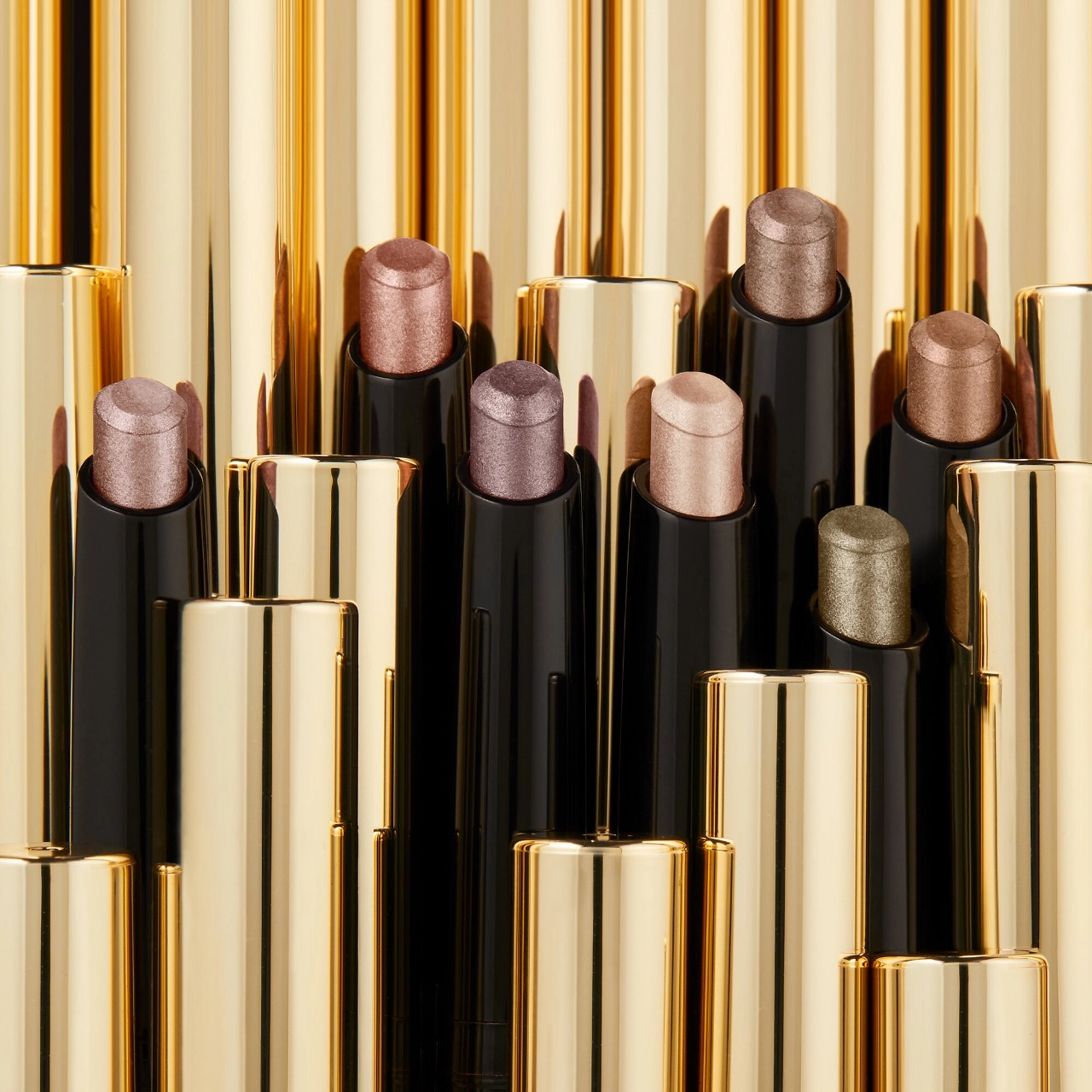 Hourglass Voyeur Eyeshadow Stick in Prism - Cool Rose Gold - Image 4