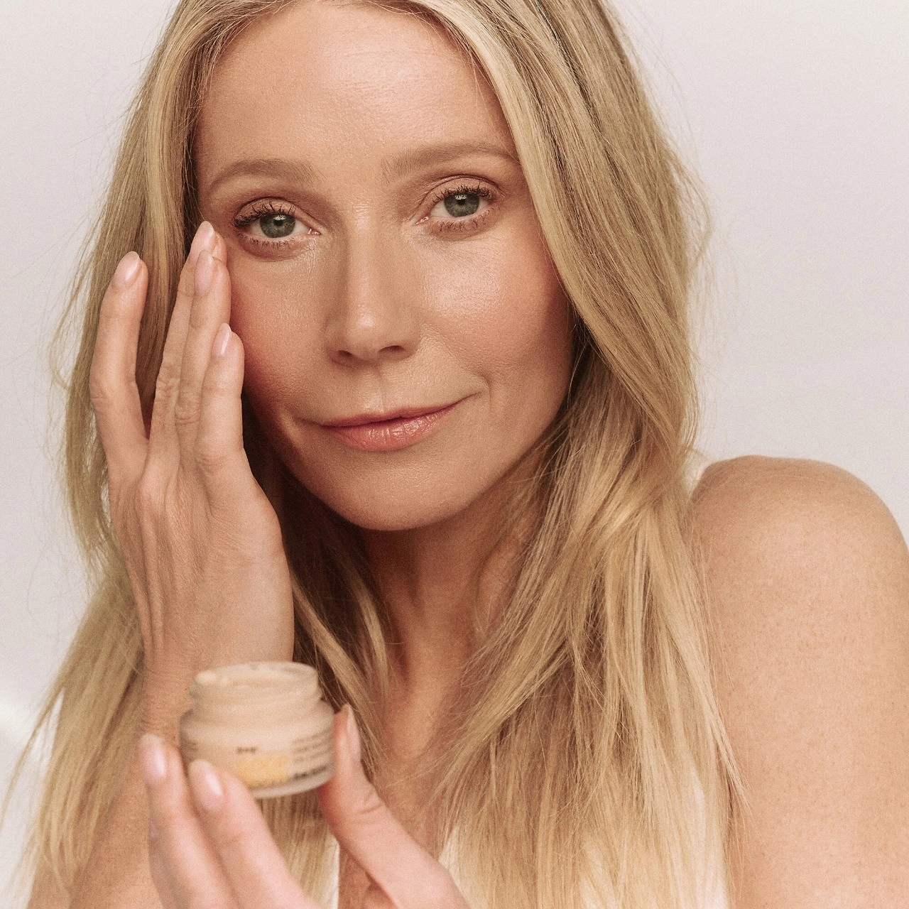 GOOPGLOW Vita-C Brightening Eye Cream 0.5 oz / 15 mL - Vitamin C, Niacinamide, Dark Circles, Dryness - Image 6