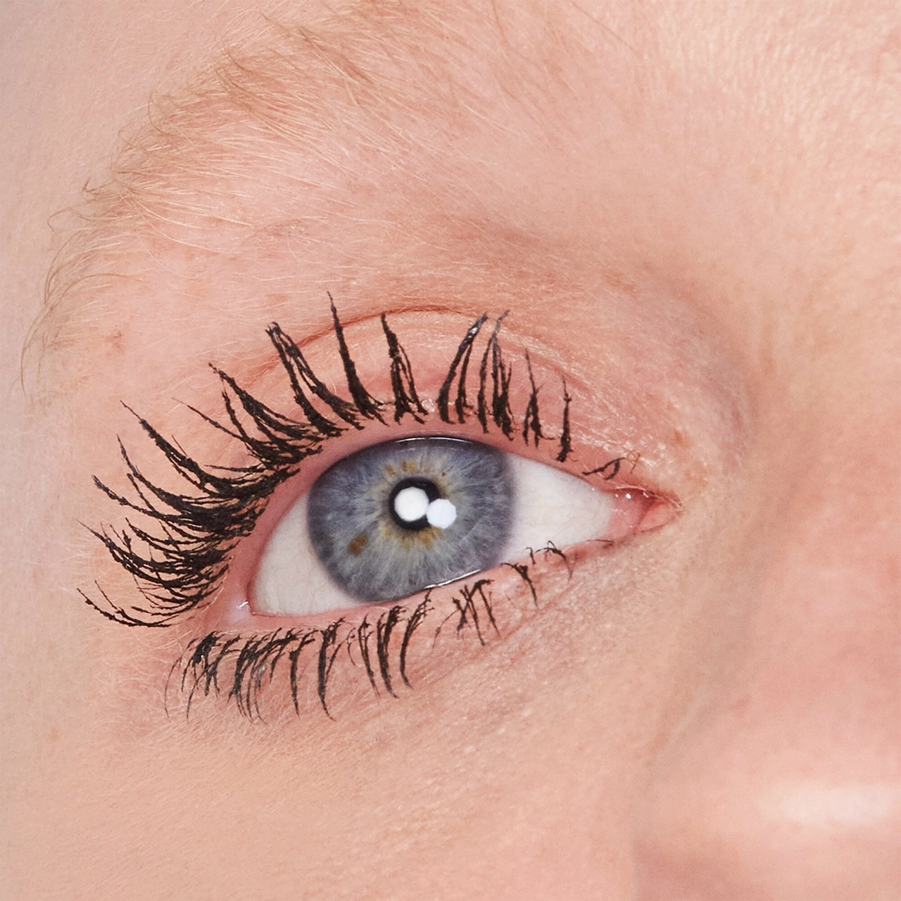 CLINIQUE High Impact High-Fi™ Full Volume Mascara - Intense Black, Volumizing, Fragrance-Free, Paraben-Free, Sulfate-Free, Gluten-Free - Image 8