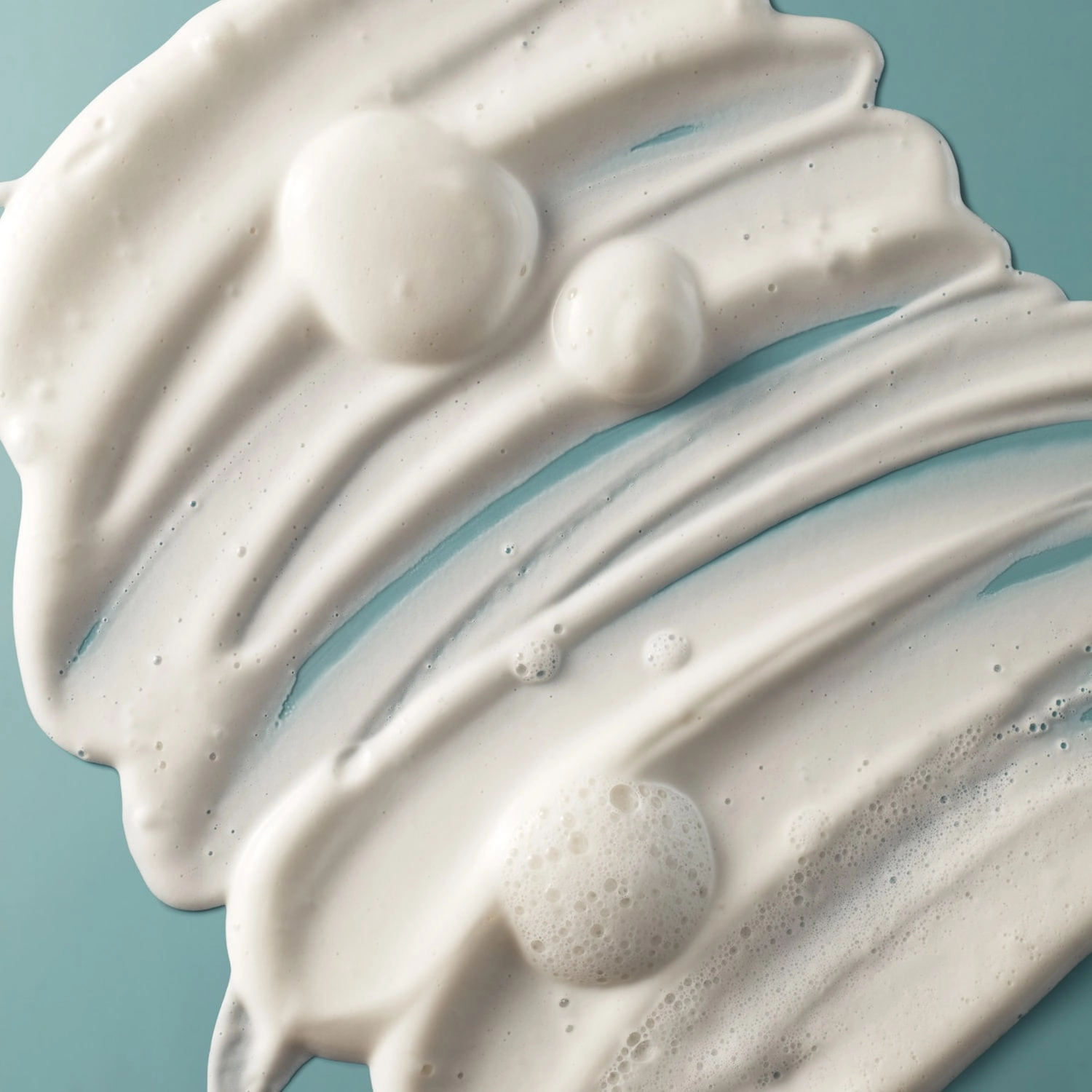 Clé de Peau Beauté Golden Radiance Set for Combination Skin - Image 10