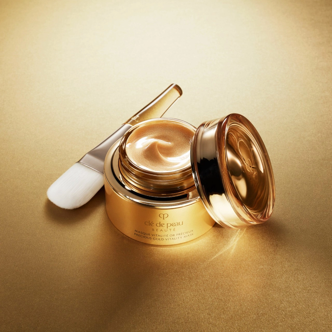 Clé de Peau Beauté Golden Radiance Set for Combination Skin - Image 7