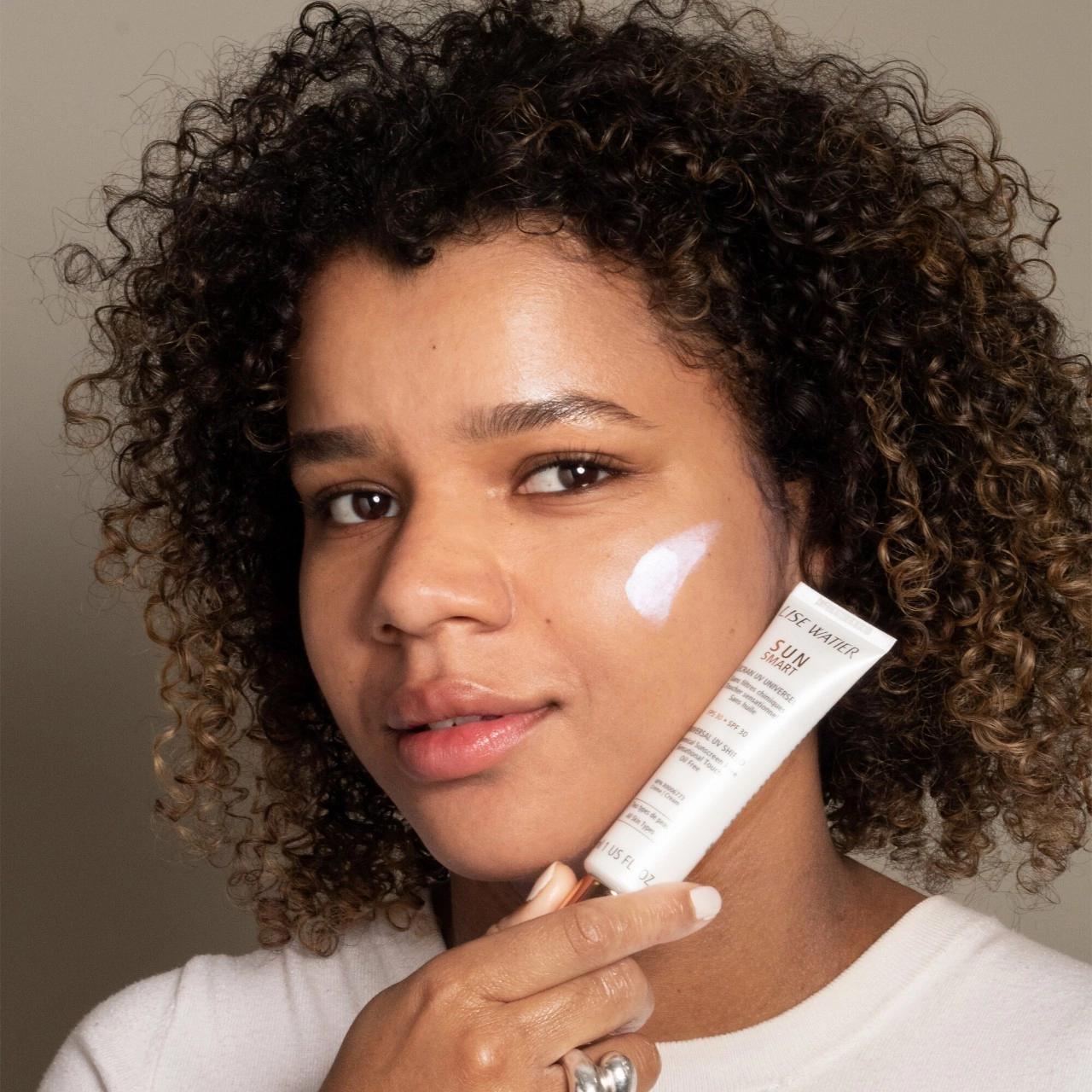 Lise Watier Sun Smart Universal UV Shield SPF 30 Cream Formula 2 oz / 60 mL - Image 2