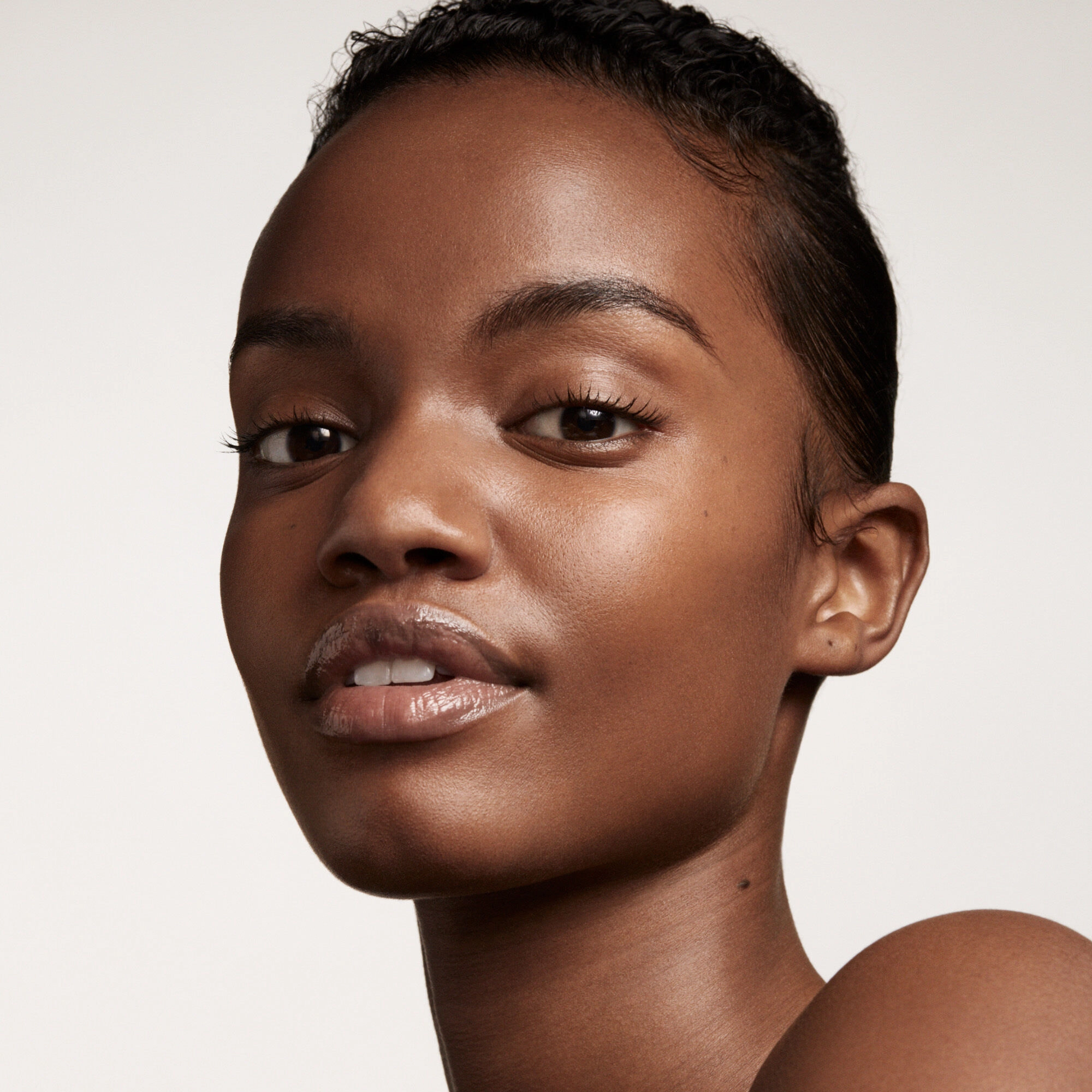 Fenty Beauty by Rihanna Eaze Drop Stick Blur + Smooth Tint Stick Foundation Color 20 - Deep with Warm Golden Undertones - Image 4