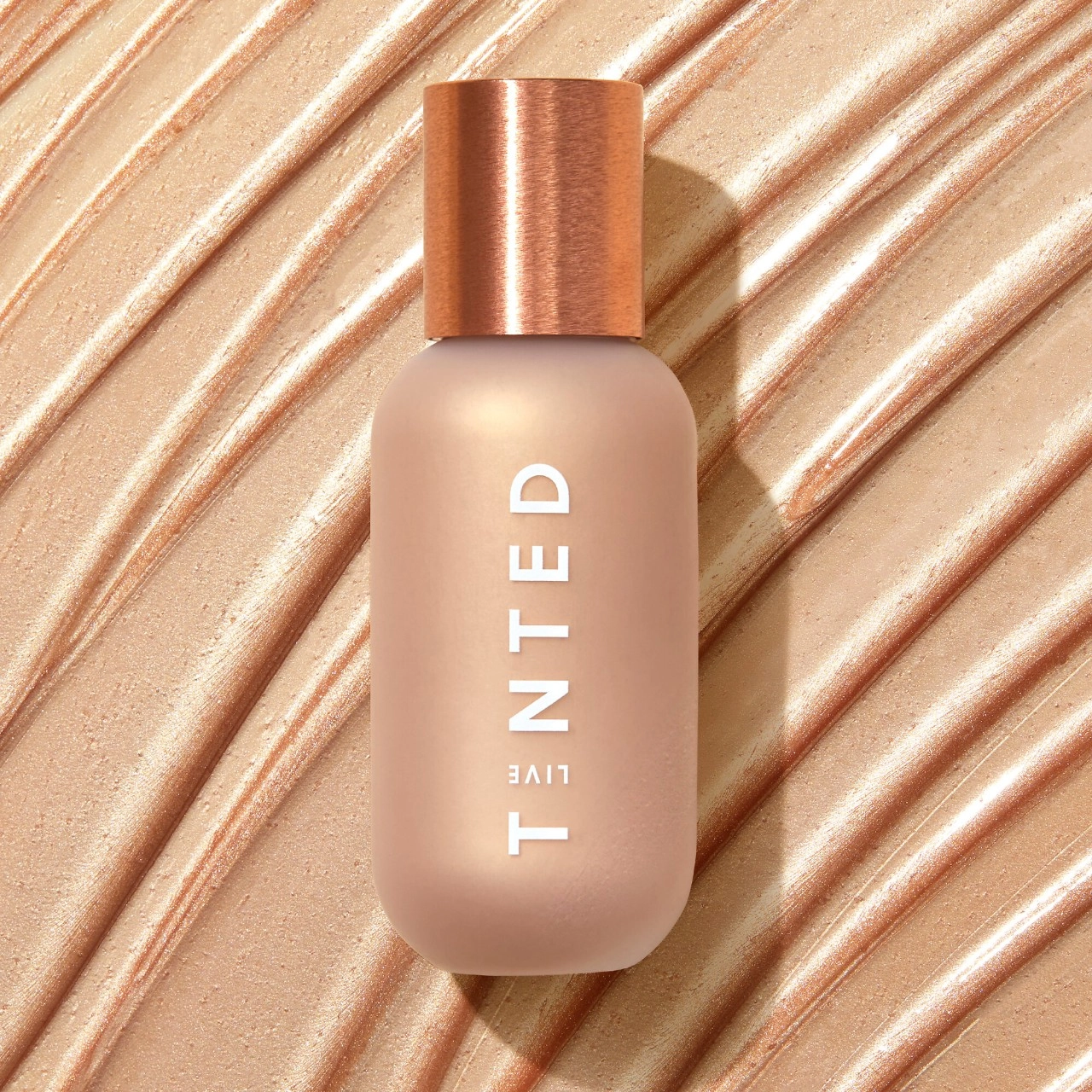 Live Tinted Hueglow Illuminizer + Highlighter Serum Color: Golden Hour - Image 2
